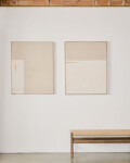 Cuadro abstracto de Salin con raya vertical de lino beige 80 x 100 cm Cuadro abstracto de Salin con raya vertical de lino beige 80 x 100 cm