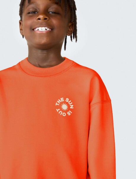 BUZO INFANTIL CON ESTAMPA MODELO OVERSIZE NARANJA