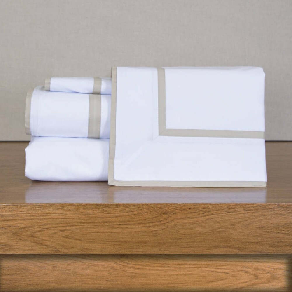 Juego de Sabana King Basic Color Block 200 Hilos - Pilar Blanco/Beige