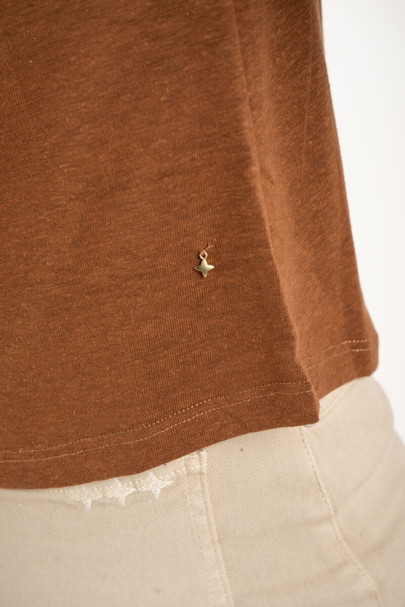 Remera Con Lino Camel