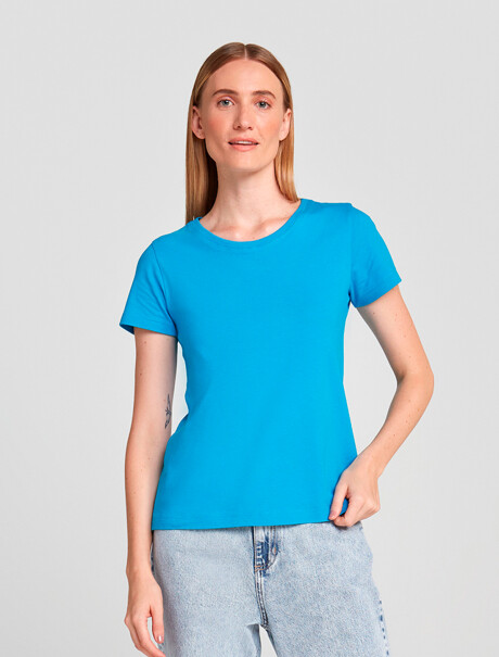 CAMISETA FEMENINA BÁSICA MANGA CORTA MODELO SLIM CELESTE