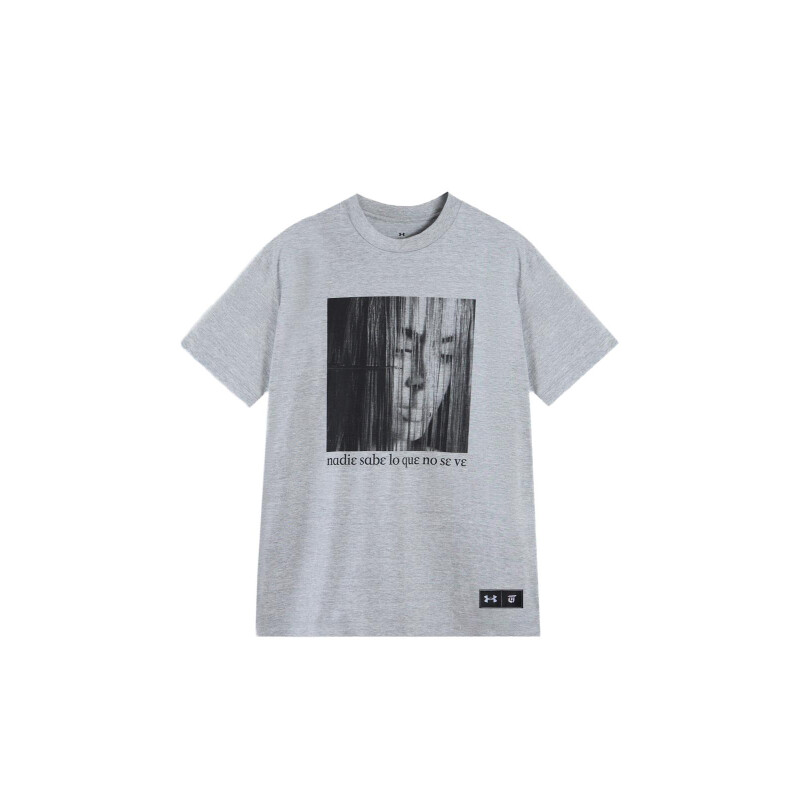 REMERA UNDER ARMOUR TINI UMDP Mujer 6018083-011 Gris