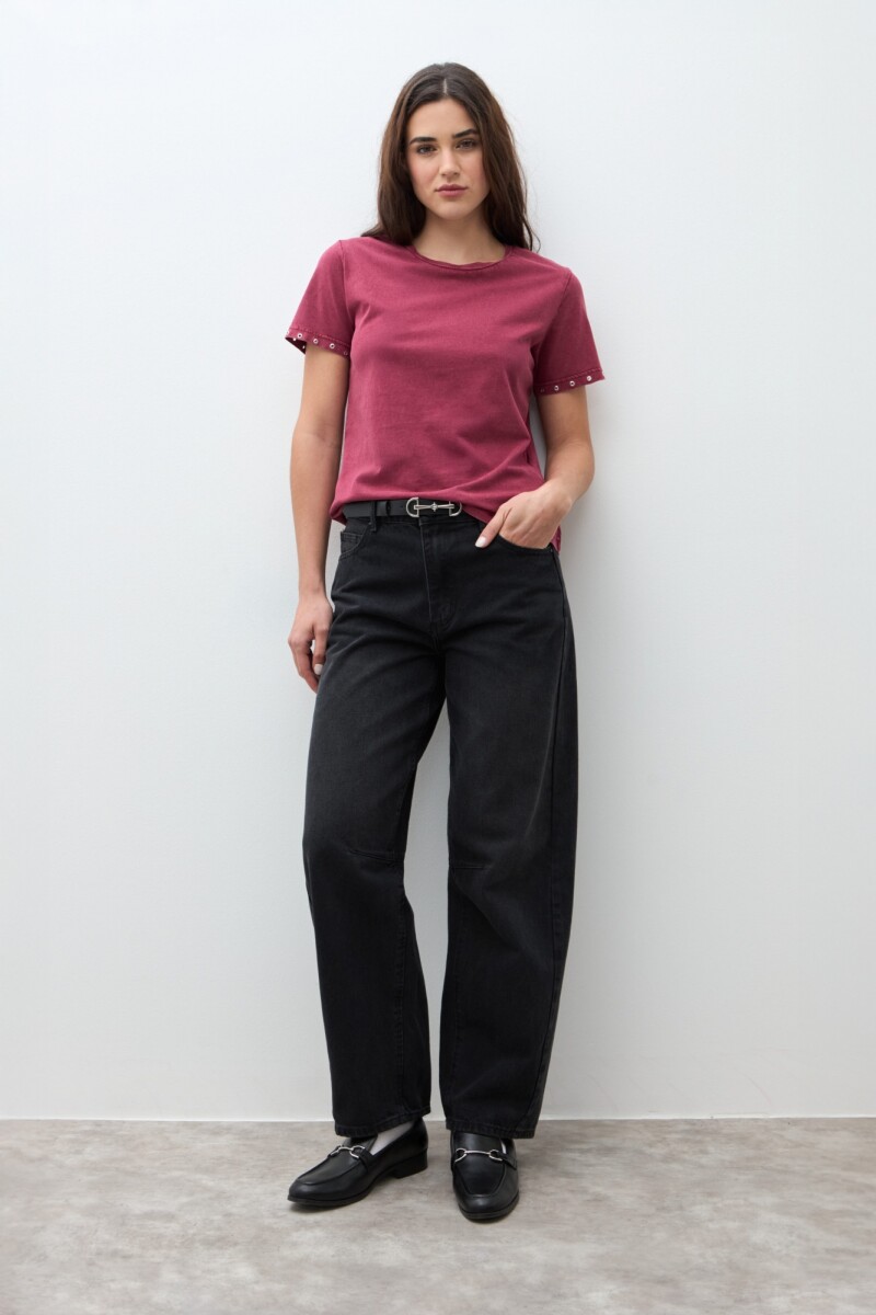 Remera con ojalillos metálicos - bordo 