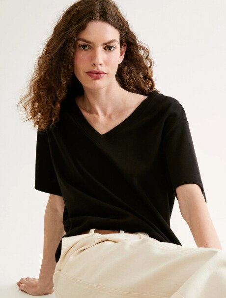 BLUSA MANGA CORTA CUELLO EN V OVERSIZED NEGRO