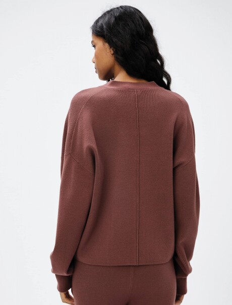 SACO OVERSIZE CON ESCOTE EN V MARRÓN