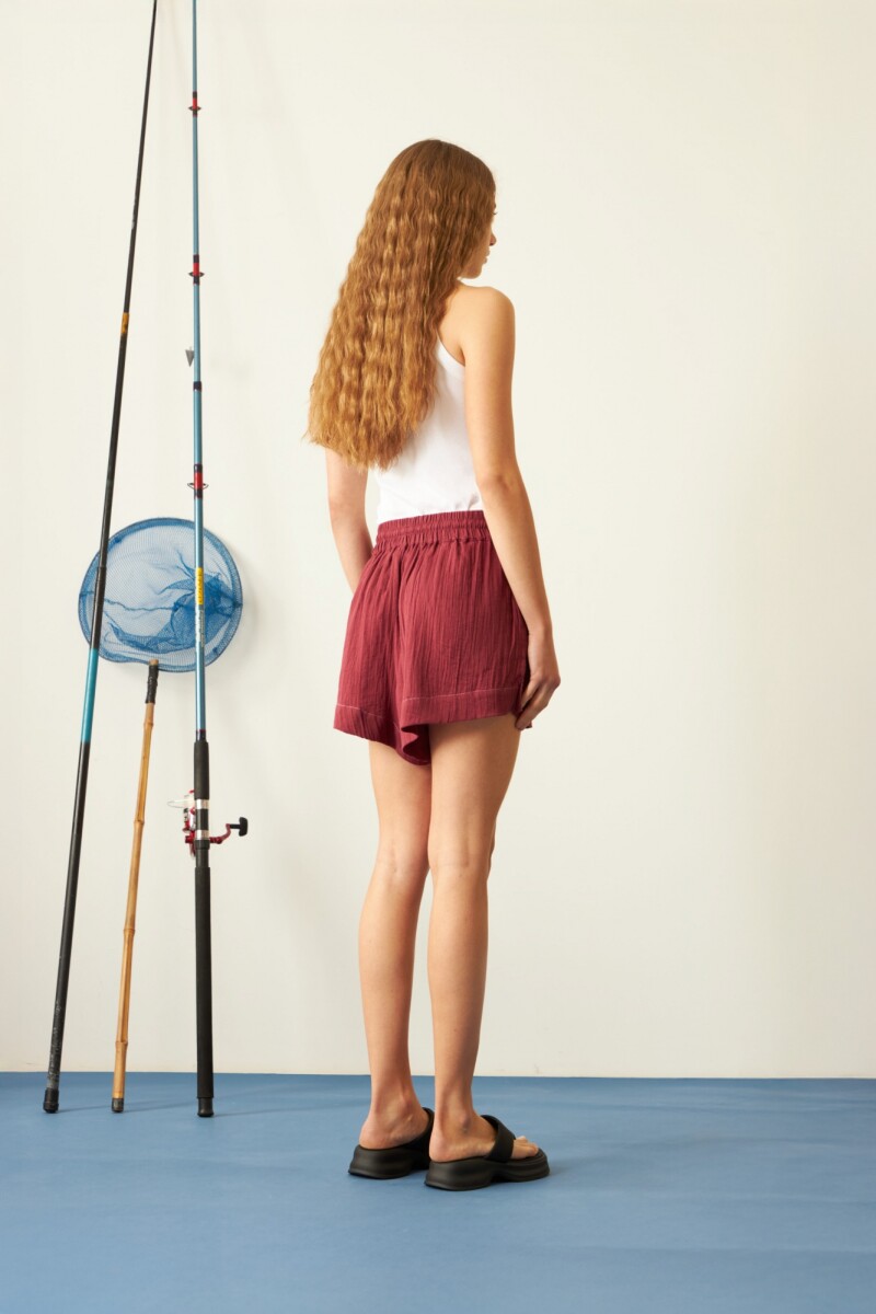 Short con bolsillos bordo