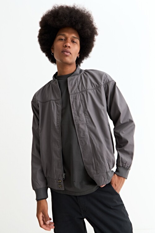 Campera bomber de nylon GRIS