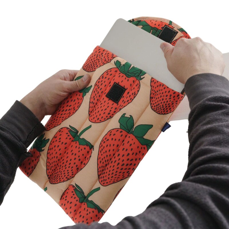 Estuche puffy para laptop 16" Strawberry
