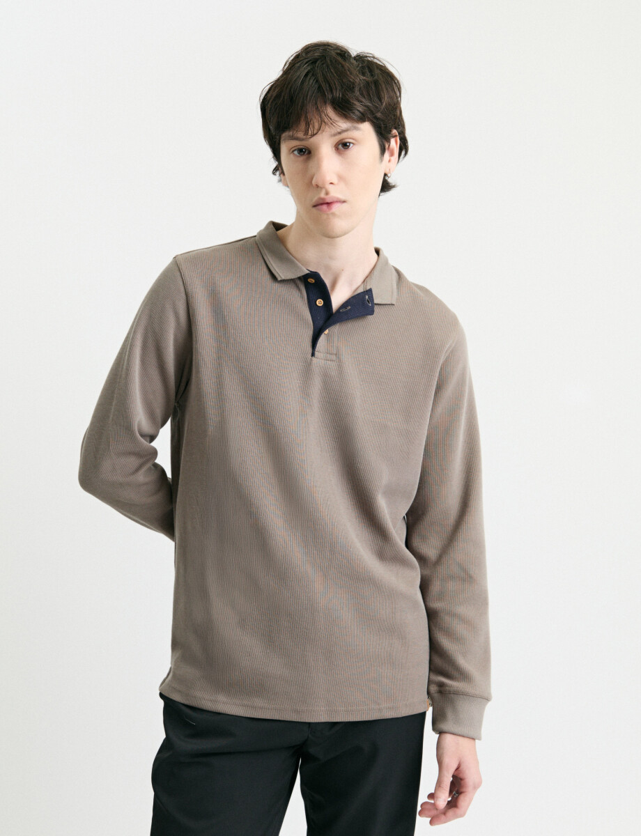 520912 REMERA HARRY Kaki