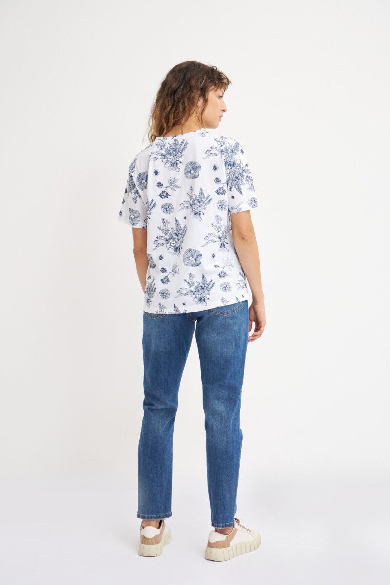 Remera con estampa floral crudo