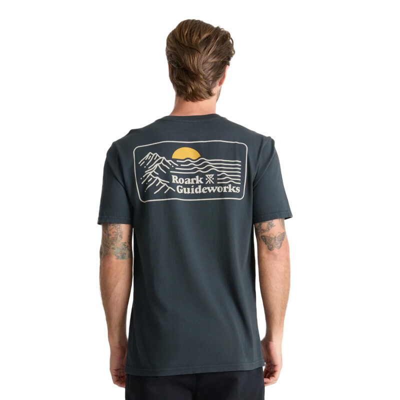 Remera Roark Earth & Sea - Negro Remera Roark Earth & Sea - Negro