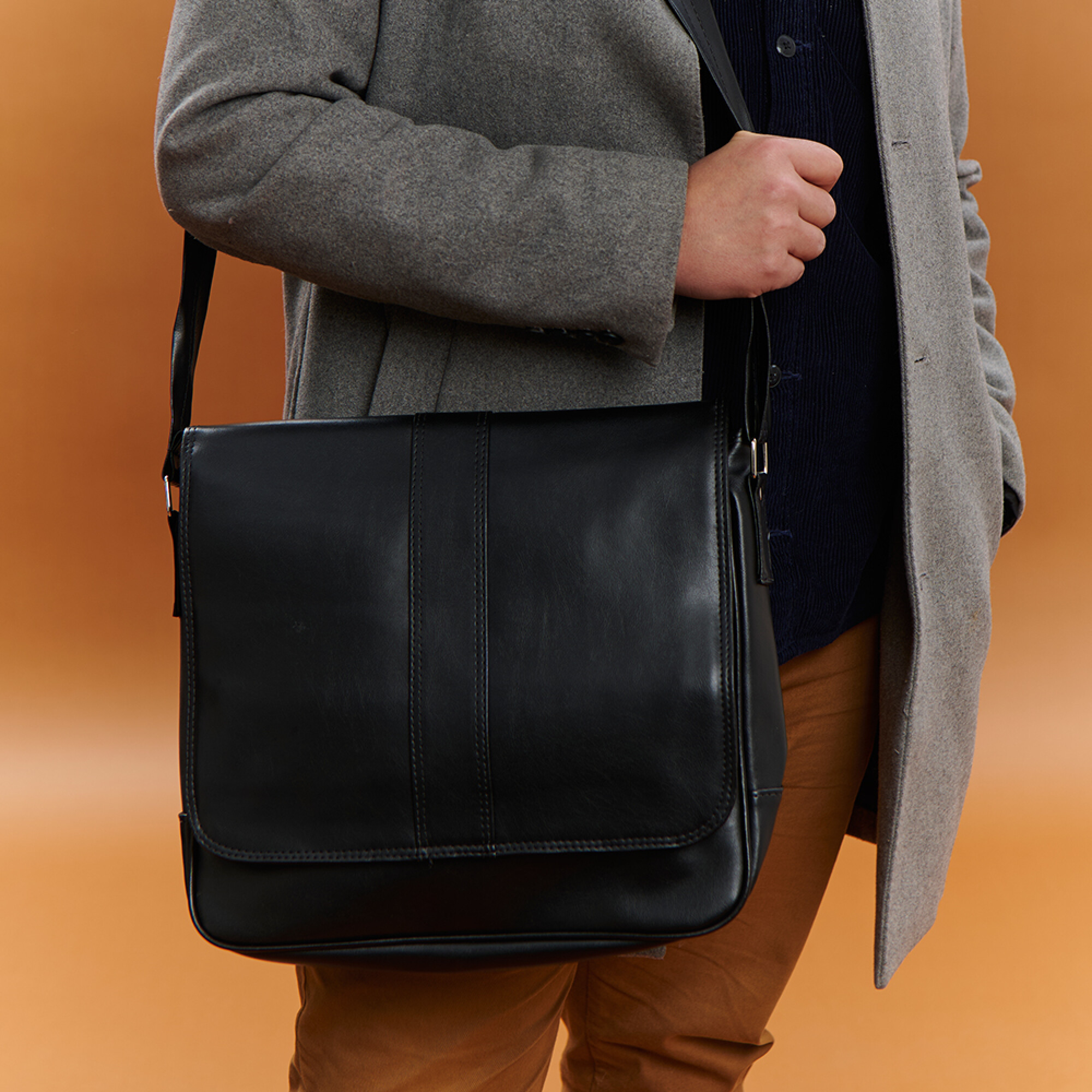 Morral Kenneth Cole Morral Grande Con Solapa — Arpelli Marroquineria