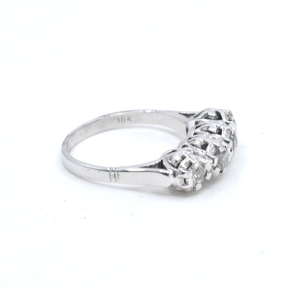 Anillo en oro blanco 18K con brillantes Anillo en oro blanco 18K con brillantes