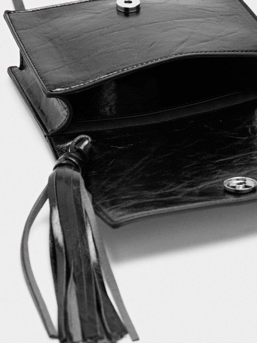 Bolso Bandolera Con Tachuelas Y Flecos negro