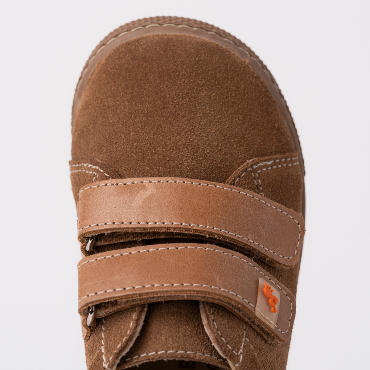 Zapatilla dos velcros serraje visón - Beige 