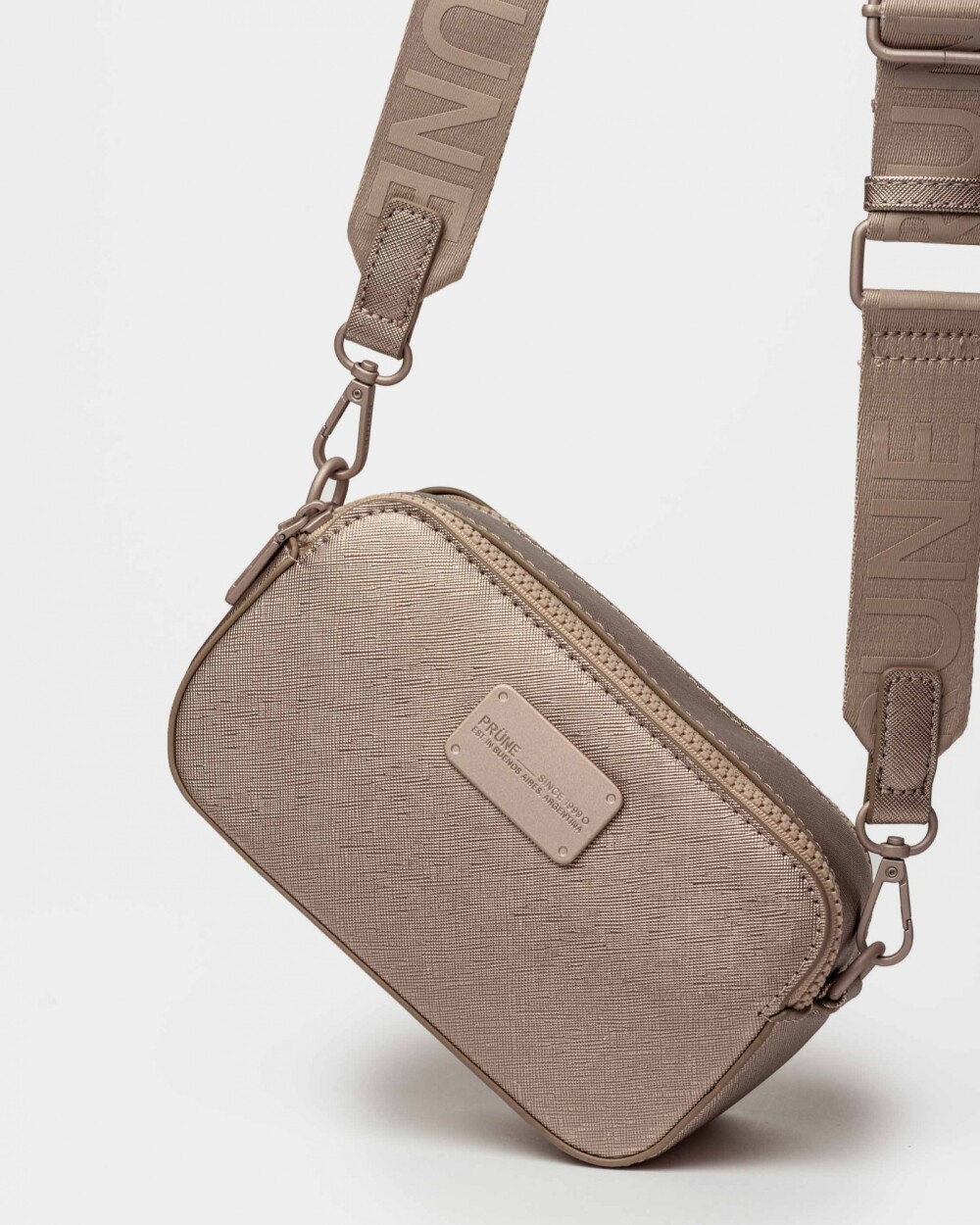 Bandolera Penny En Efecto Cuero Zaffiano Metalizado