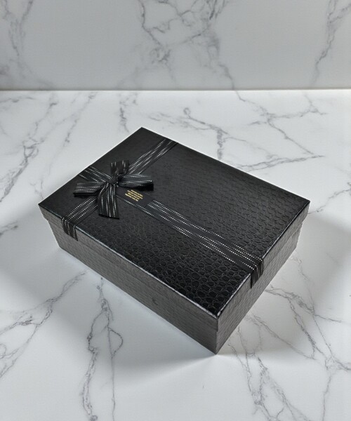 caja rigida delux con lazo 18x25x8 NEGRO