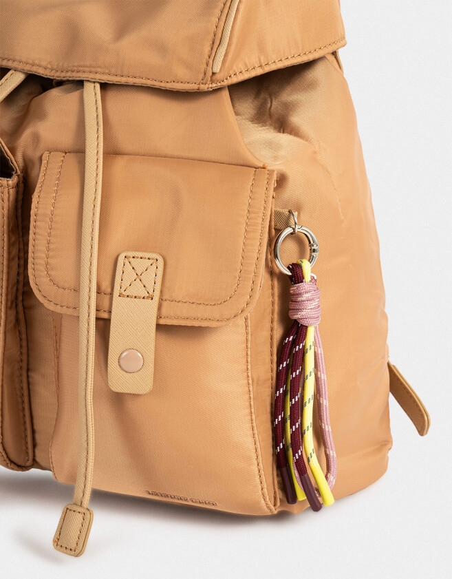 Mochilas Urbanas Mochila Deportiva Con Solapa - Marron Beige