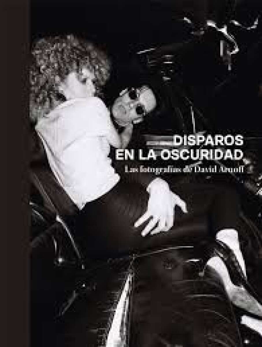 DISPAROS EN LA OSCURIDAD 