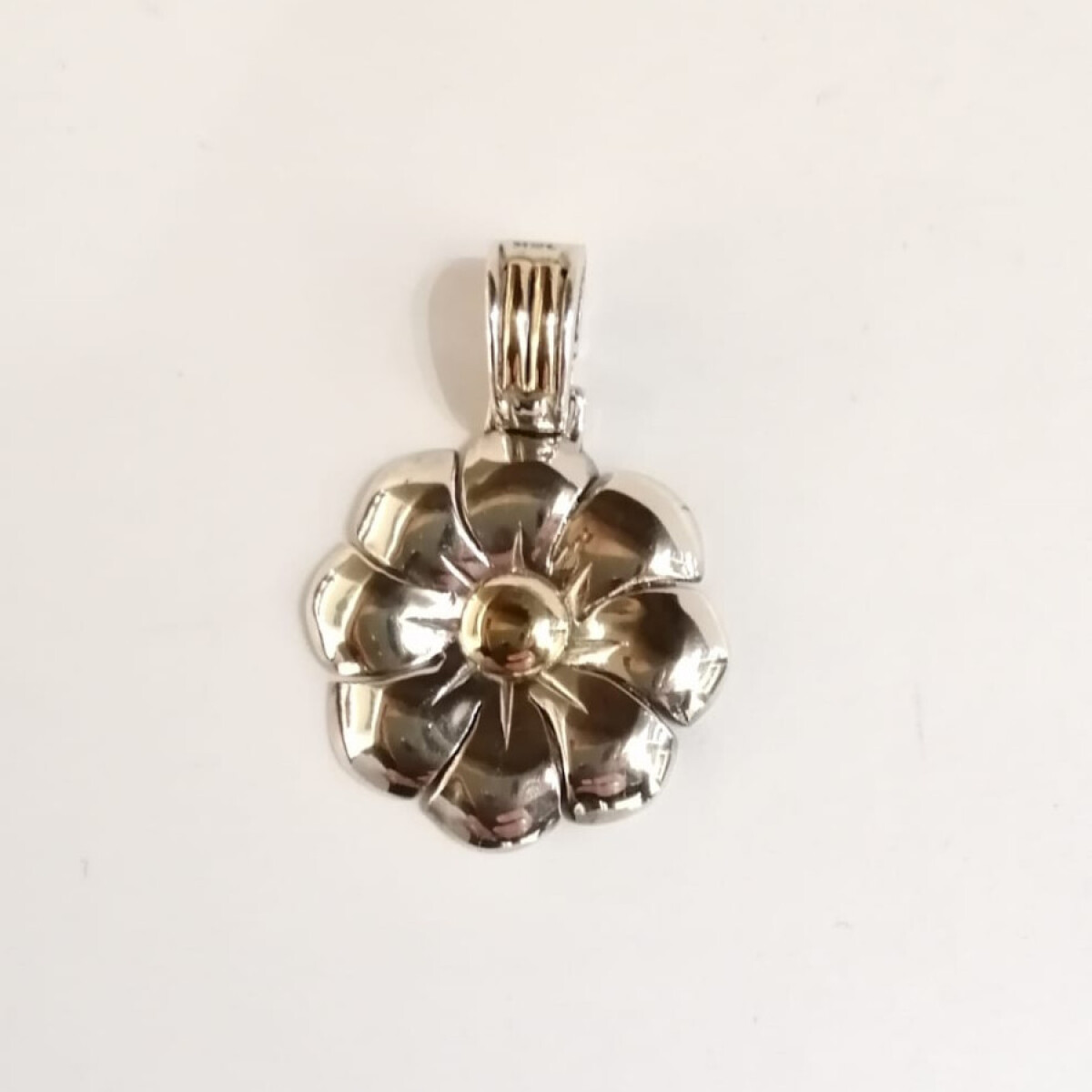 Colgante Flor acabado pulido 