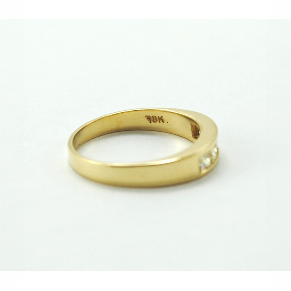 Anillo Oro 18K Con 5 Brillantes Color Champagne Anillo Oro 18K Con 5 Brillantes Color Champagne