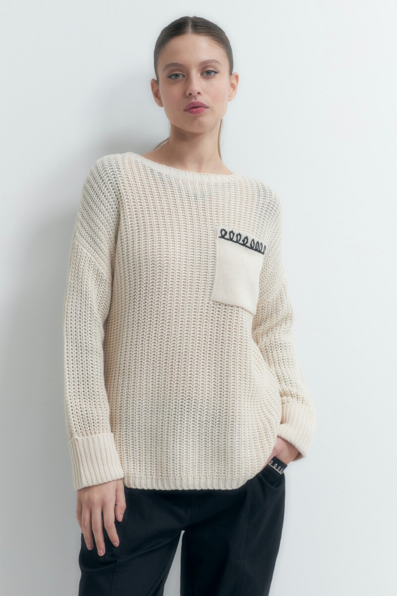 Sweater con bolsillo bordado beige