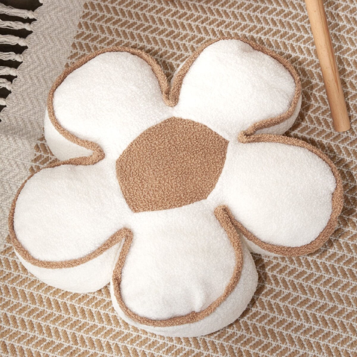 Almohadón flor Groovy - blanco 