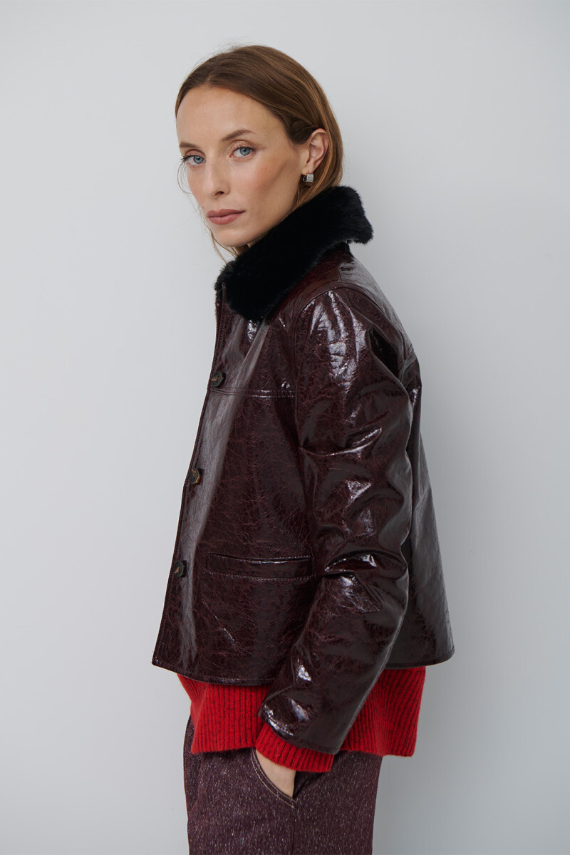CHAQUETA GLOSSY BURDEOS