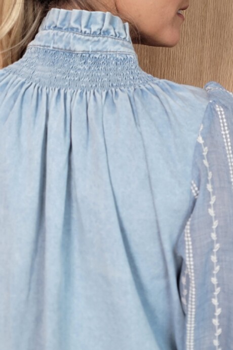 Camisa Camila Combinada denim celeste y broderie celeste