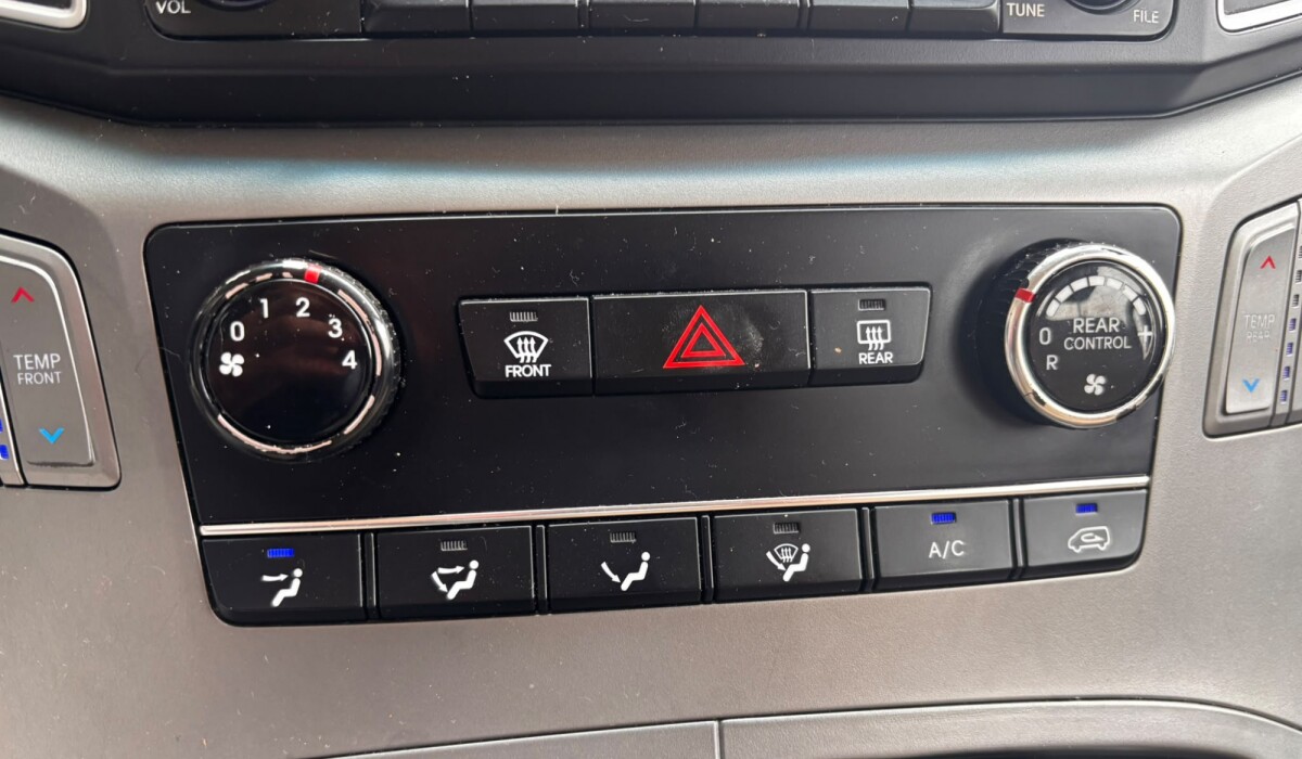 Hyundai H1 Minibus 9 Plz Diesel - 2021 Hyundai H1 Minibus 9 Plz Diesel - 2021