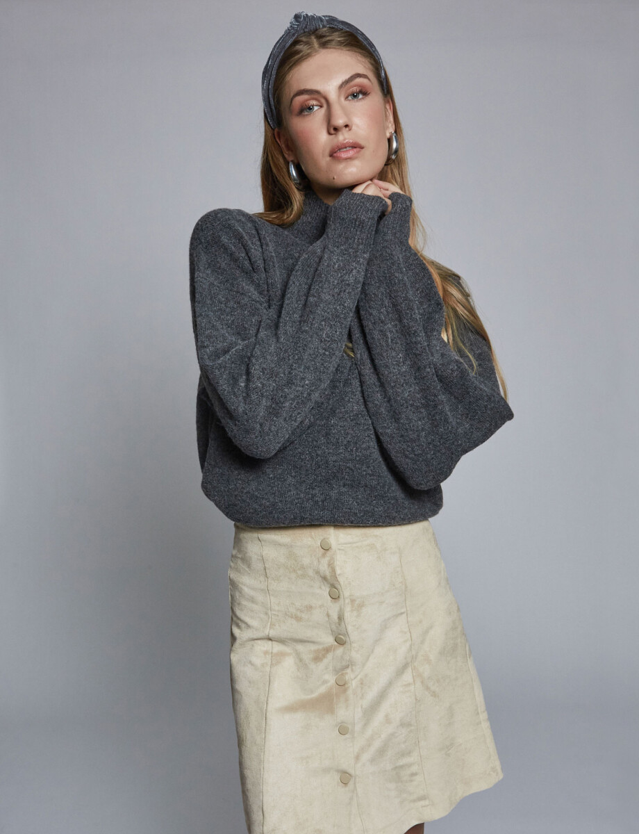 Sweater cuello alto gris
