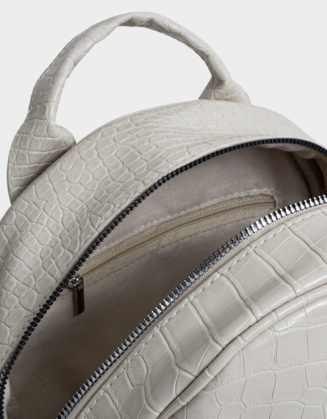 Mochilas Urbanas Mochila Efecto Croco Con Charm - Marron Beige