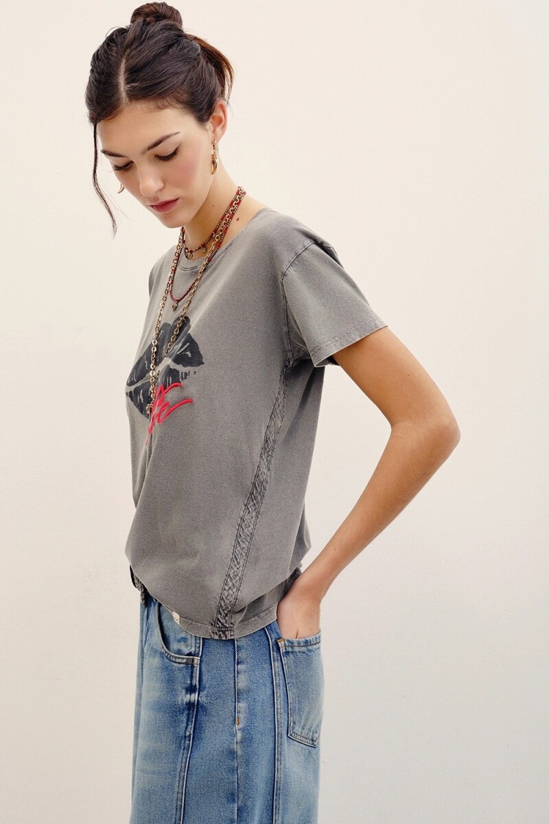 REMERA KISS Gris Oscuro