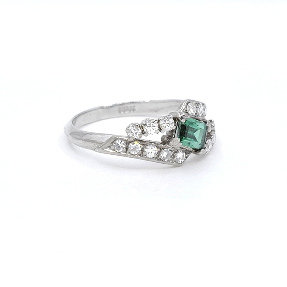 Anillo En Oro 18K, Brillantes Y Esmeralda Central Anillo En Oro 18K, Brillantes Y Esmeralda Central