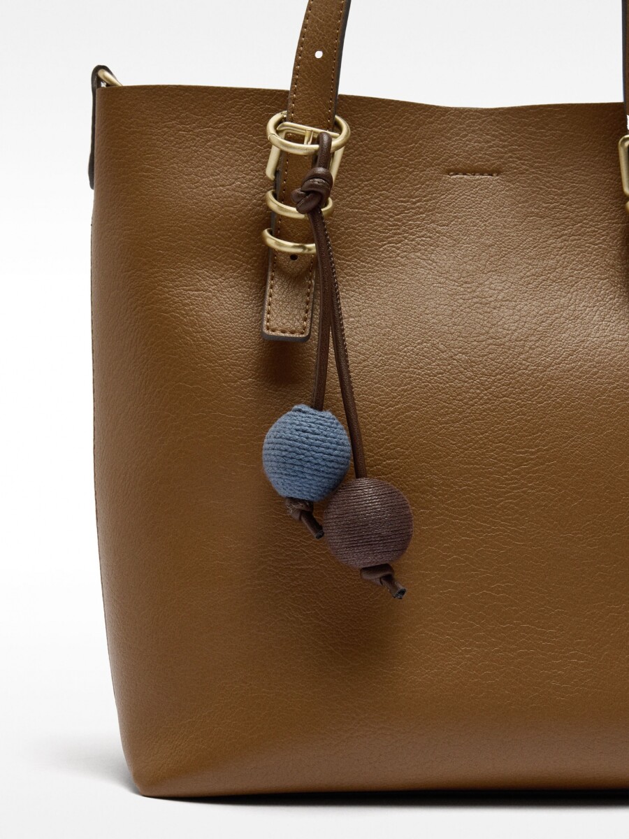 Bolso Tote Con Penduro camel