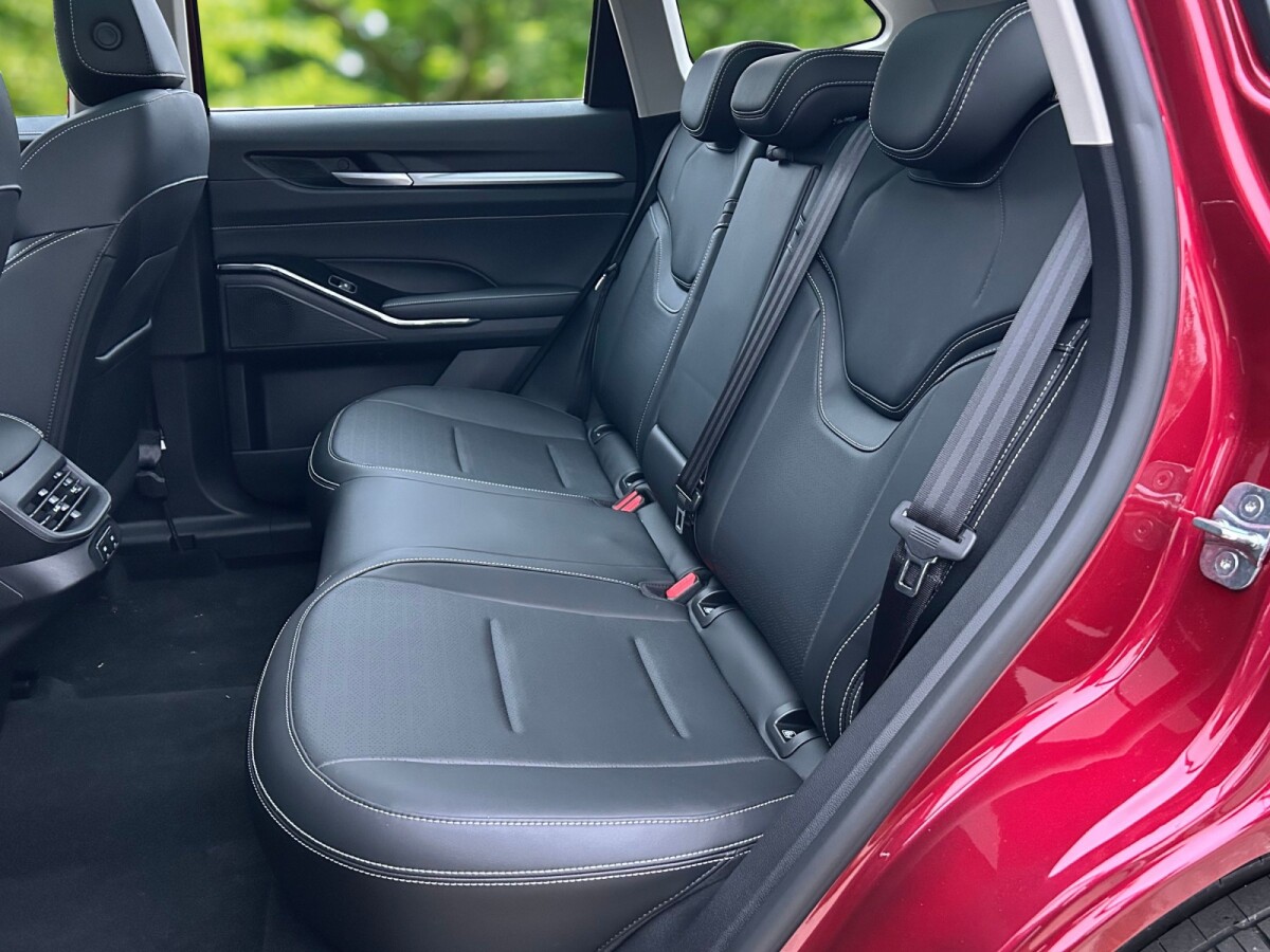 Haval H6 HEV Elite 2026 0KM | Permuta / Financia Haval H6 HEV Elite 2026 0KM | Permuta / Financia