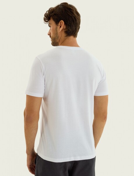CAMISETA BÁSICA WORLD CON BORDADO BLANCO