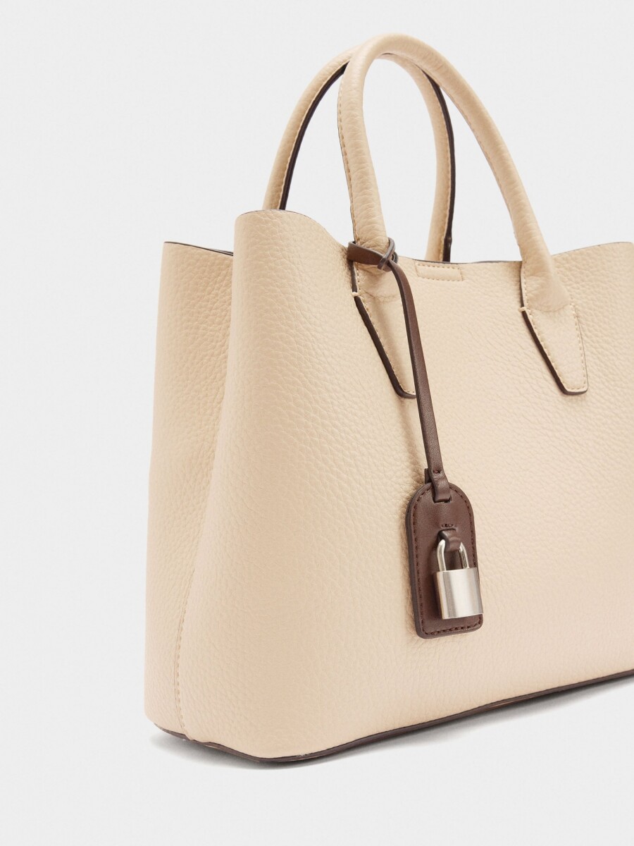 Bolso Tote Con Textura Y Colgante crudo