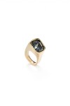 ANILLO BAÑADO EN ORO 18K ACABADO FORMA CUADRADA Y CRISTAL GRIS Anillo