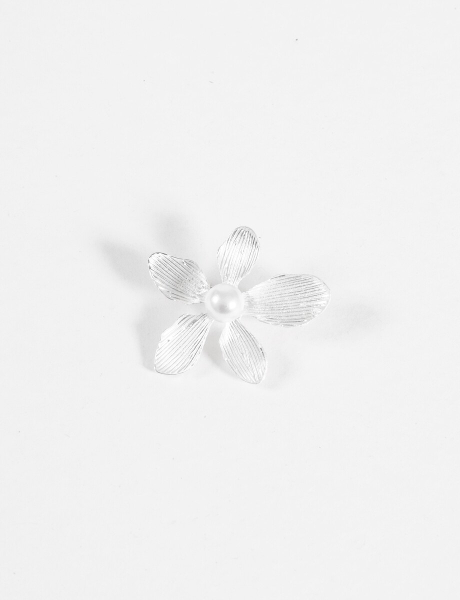 Prendedor flor con perla - plateado 