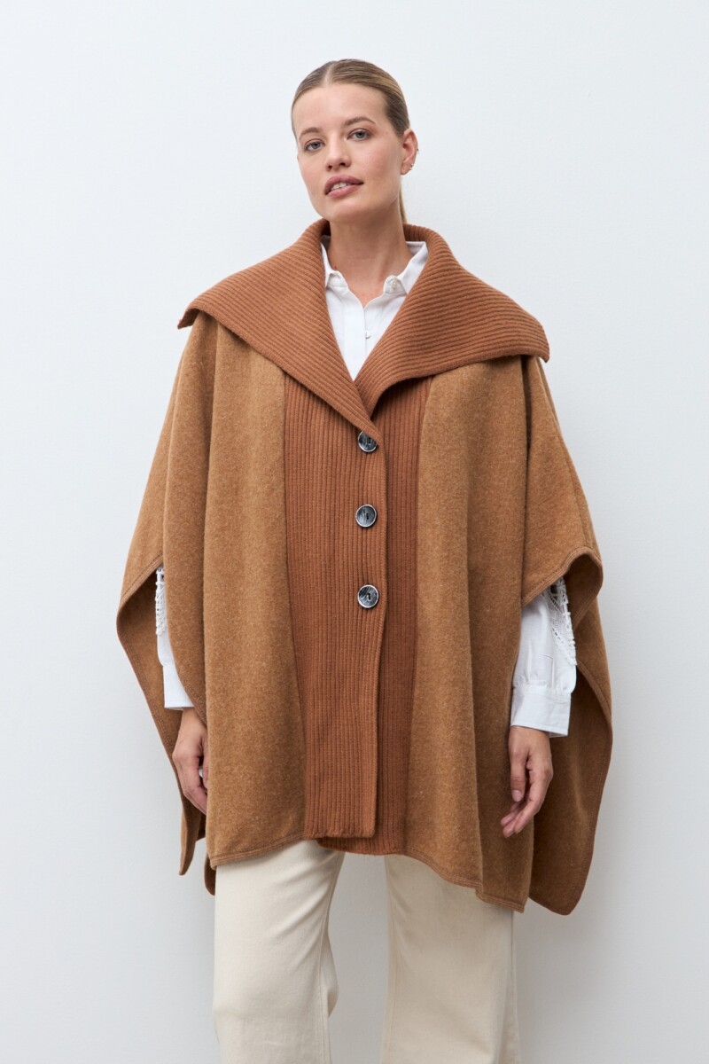 Capa cuello tejido y botones - chocolate 