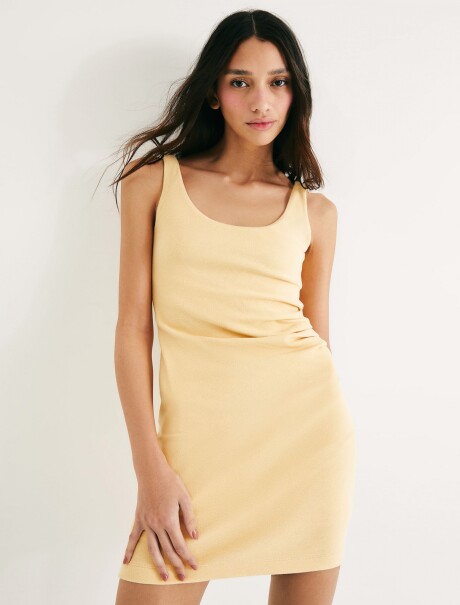 VESTIDO CORTO AJUSTADO AMARILLO
