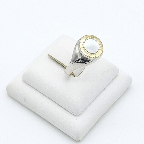 Anillo de plata 925 double en oro 18 ktes y nácar. Anillo de plata 925 double en oro 18 ktes y nácar.
