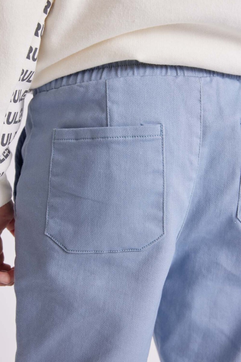 Pantalón sarga con bolsillos Celeste