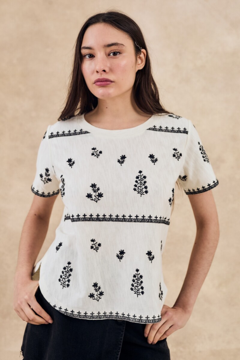 Remera Bordada Crudo Con Negro