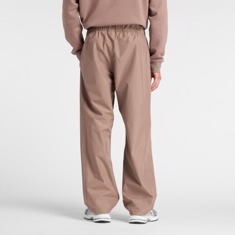 Pantalón New Balance de Hombre - Woven Pant - MP53548EAS BROWN