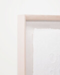 Cuadro abstracto Olvin de papel reciclado blanco con relieves hechos a mano 44 x 94 cm