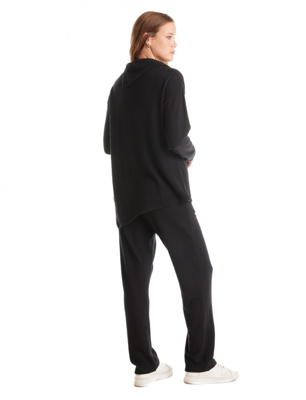 Buzo Soft Cuello Volcado NEGRO