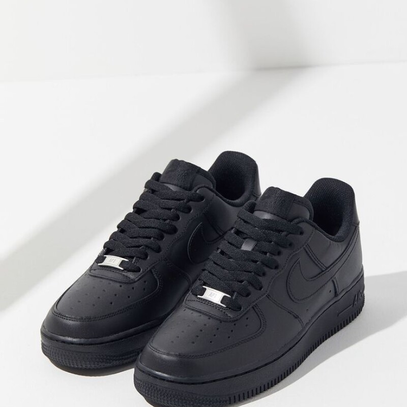 Nike Air Force 1 07 Color Negro
