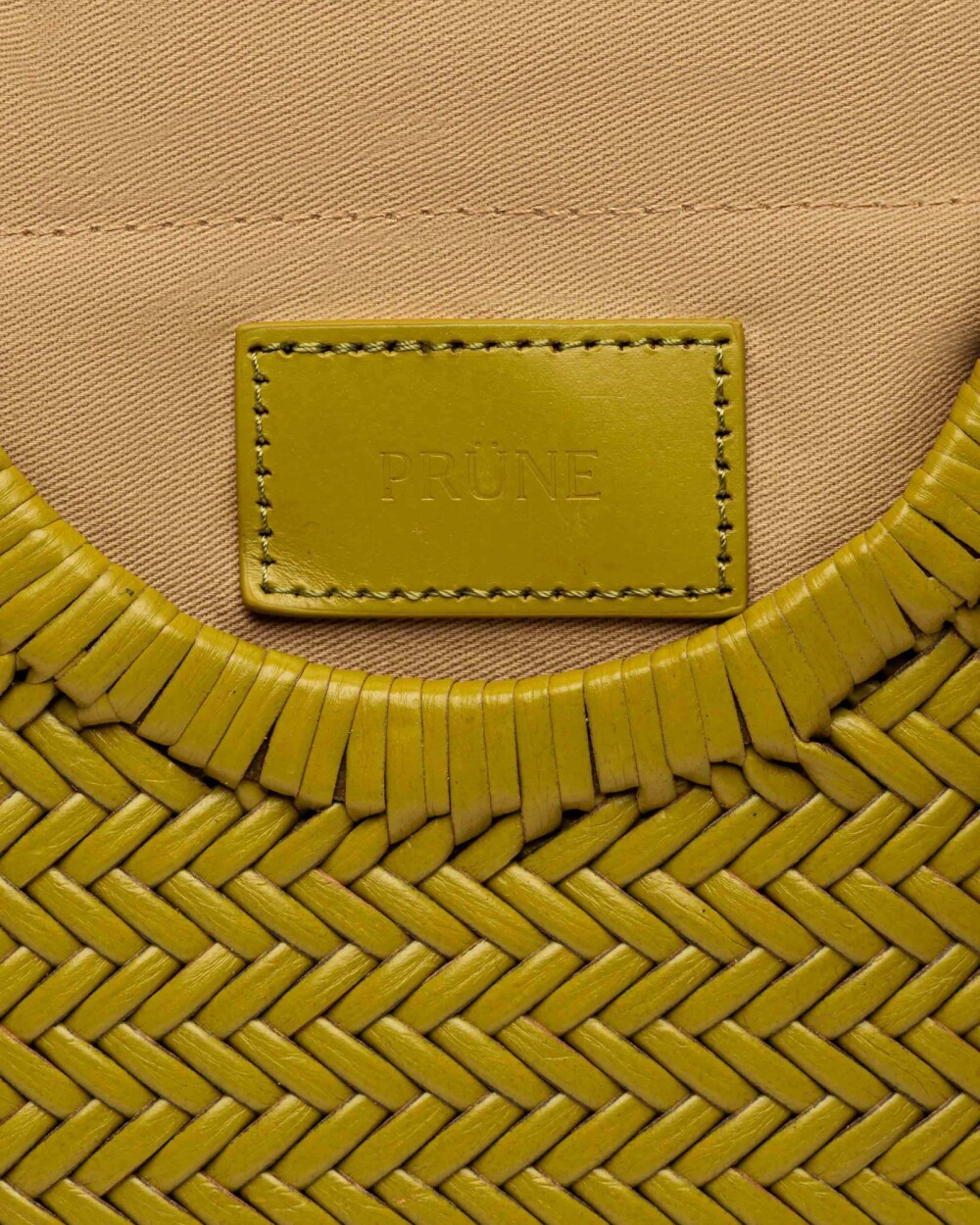 Cartera al hombro Ipanema en cuero curtido natural Lima